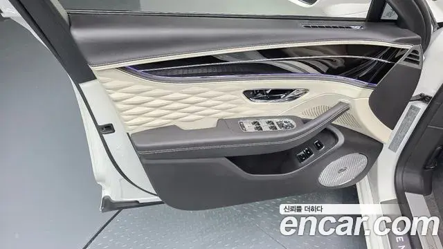 Bentley Flying Spur 2023 — ფოტო 11/37