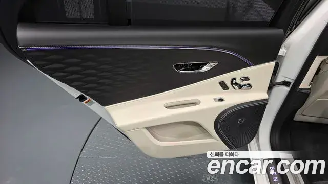 Bentley Flying Spur 2023 — ფოტო 17/37