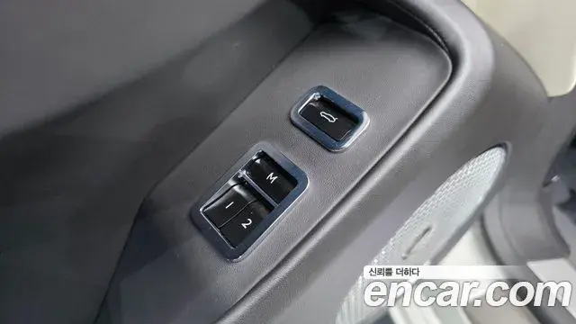Bentley Flying Spur 2023 — ფოტო 29/37