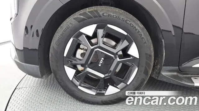 Kia Carnival 2024 — Şəkil 32/33