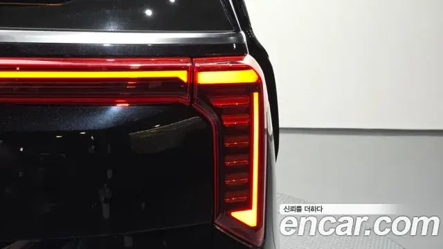 Kia Carnival 2024 — Şəkil 28/33