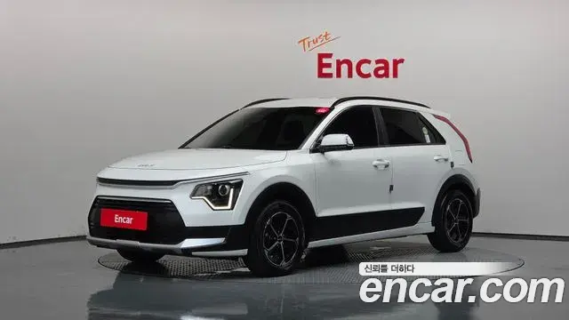 Kia Niro 2022 — Фото 1/20