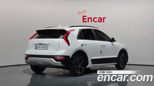 Kia Niro 2022 — Фото 2/20