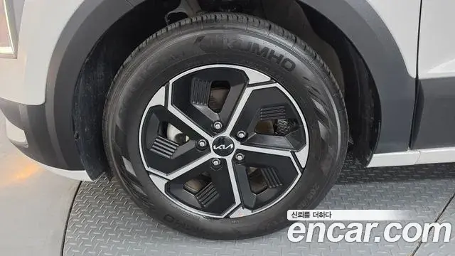 Kia Niro 2022 — Фото 5/20