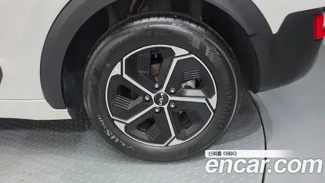 Kia Niro 2022 — Şəkil 16/35
