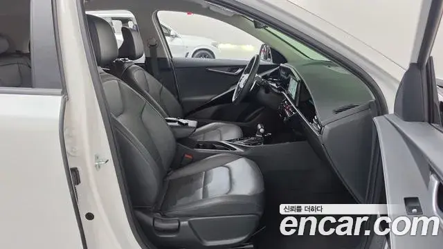 Kia Niro 2022 — Şəkil 26/35