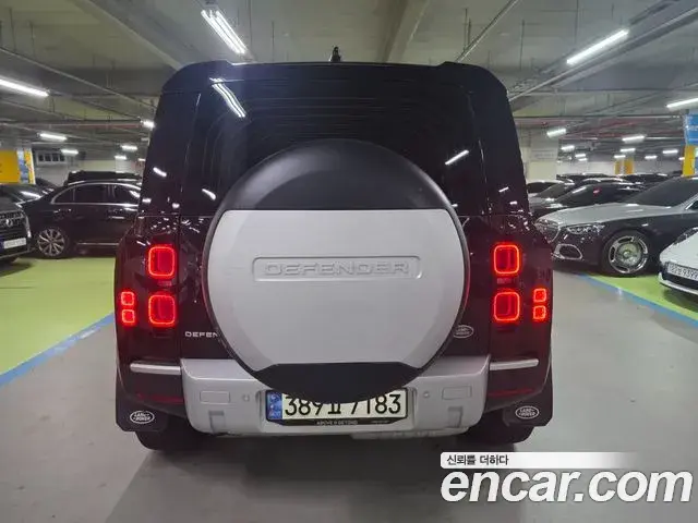 Land Rover Defender 2020 — Photo 1/20