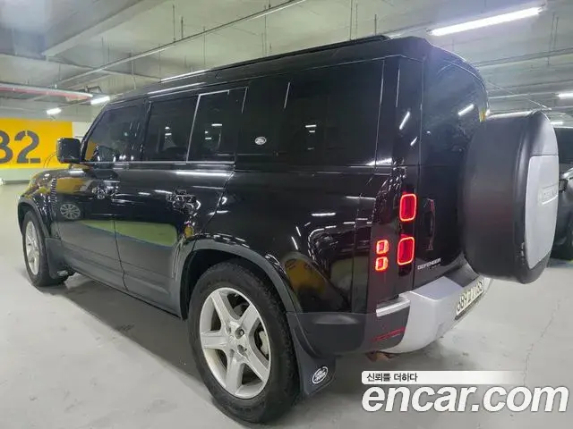 Land Rover Defender 2020 — Photo 12/20