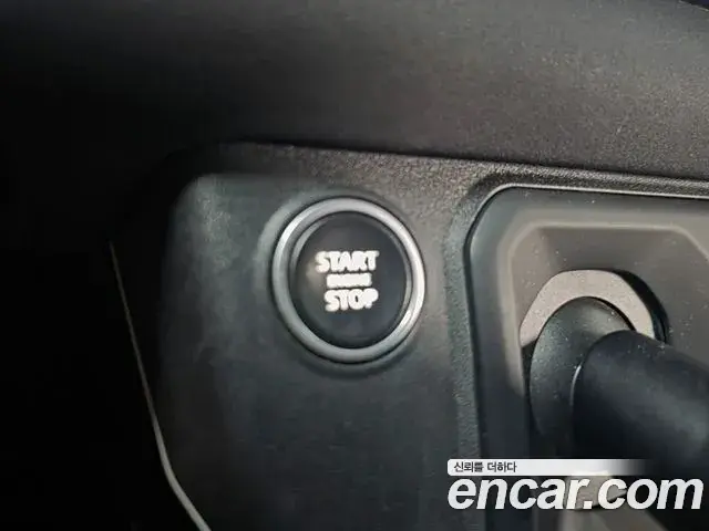 Land Rover Defender 2020 — Photo 8/20