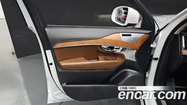 Volvo XC90 2019 — Şəkil 24/30