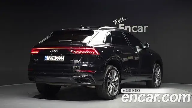 Audi Q7 2021 — Фото 2/20