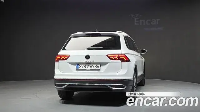 Volkswagen Tiguan 2021 — Photo 8/34