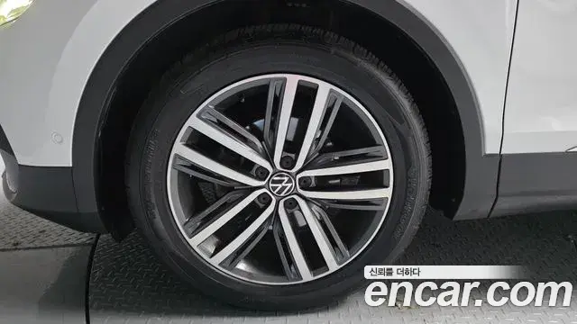 Volkswagen Tiguan 2021 — Photo 33/34