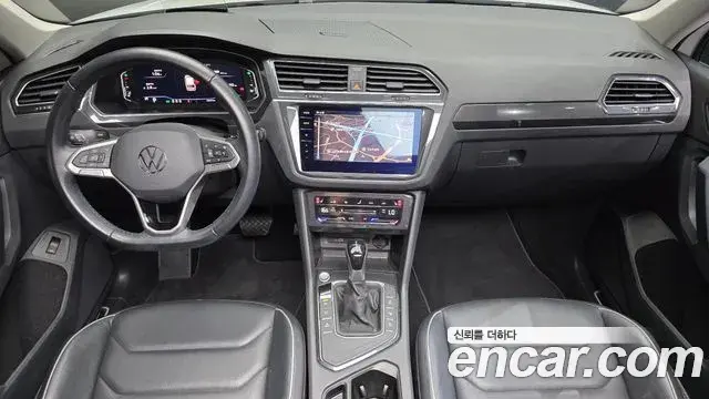 Volkswagen Tiguan 2021 — Photo 28/34