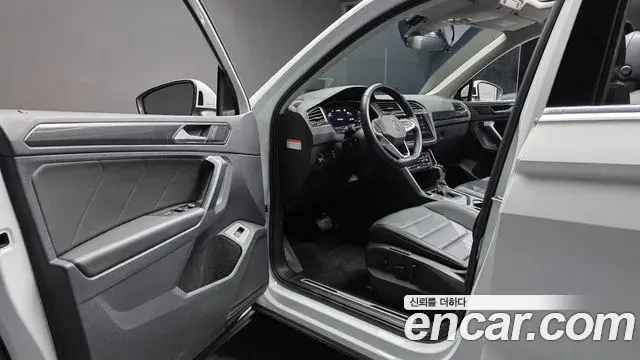 Volkswagen Tiguan 2021 — Photo 2/34