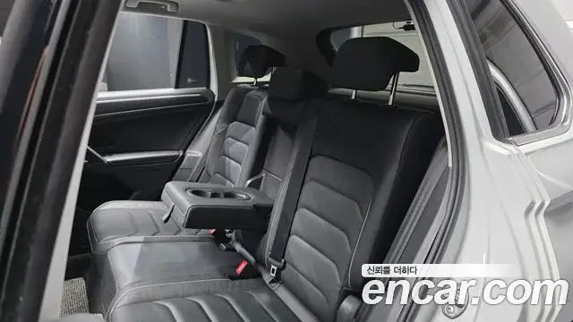 Volkswagen Tiguan 2021 — Photo 24/34