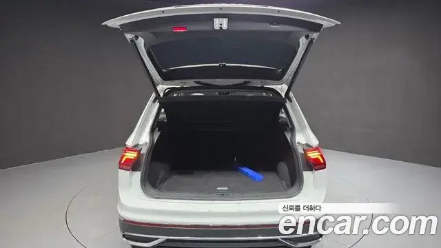 Volkswagen Tiguan 2021 — Photo 26/34