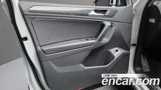 Volkswagen Tiguan 2021 — Photo 27/34
