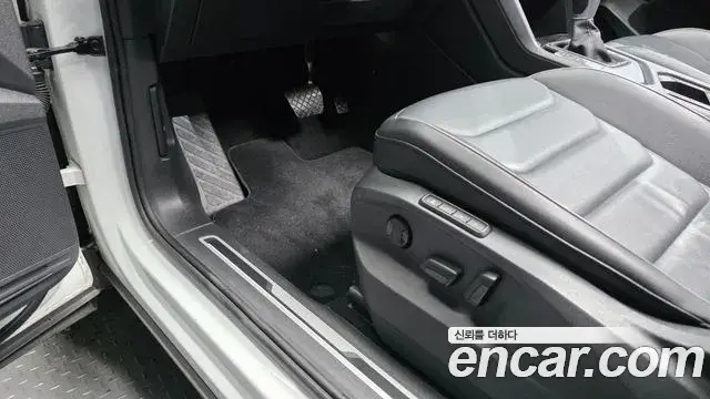 Volkswagen Tiguan 2021 — Photo 16/34