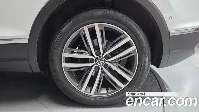 Volkswagen Tiguan 2021 — Photo 13/34