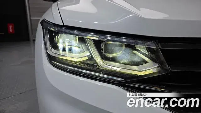 Volkswagen Tiguan 2021 — Photo 23/34