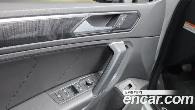 Volkswagen Tiguan 2021 — Photo 6/34