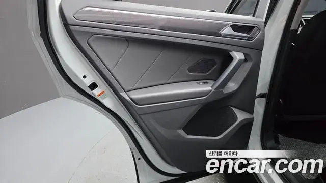 Volkswagen Tiguan 2021 — Photo 32/34