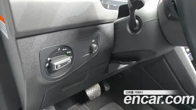 Volkswagen Tiguan 2021 — Photo 7/34