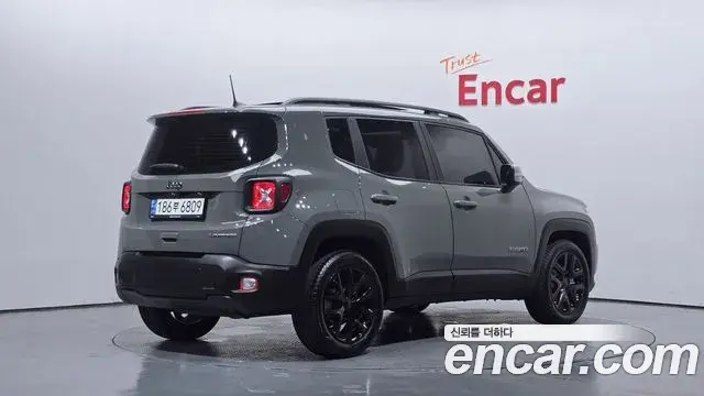 Jeep Renegade 2022 — ფოტო 1/32