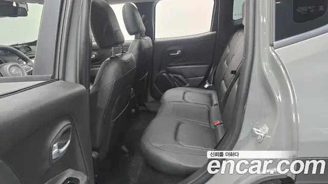 Jeep Renegade 2022 — ფოტო 7/32