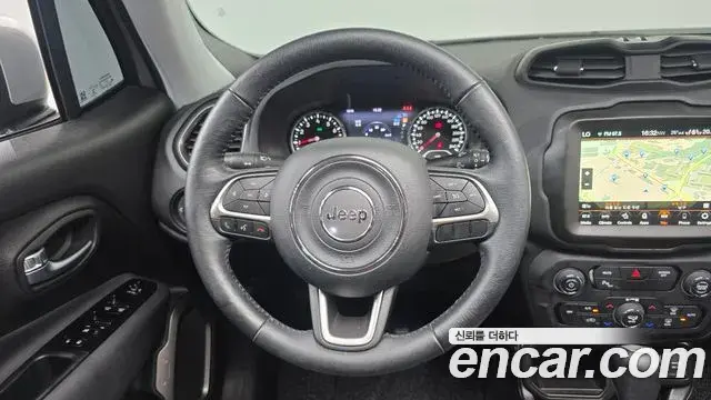 Jeep Renegade 2022 — ფოტო 20/32