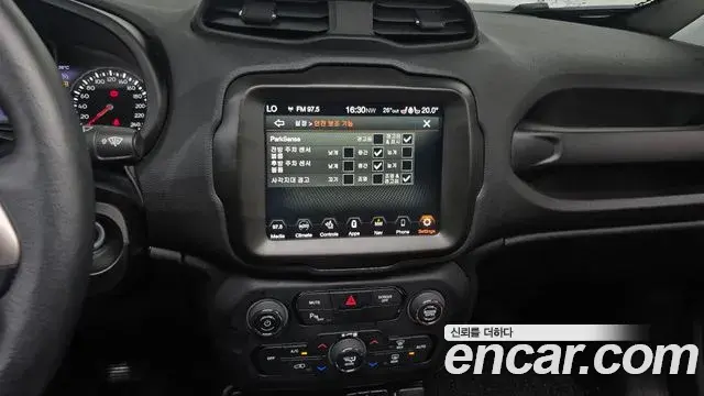 Jeep Renegade 2022 — ფოტო 32/32