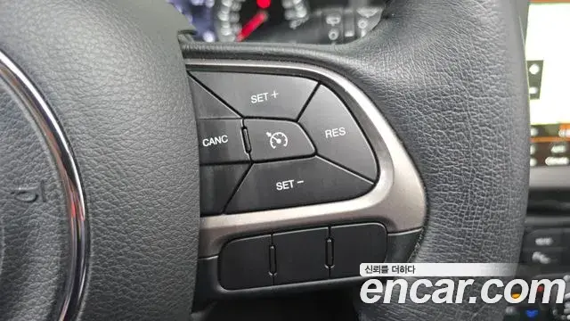 Jeep Renegade 2022 — ფოტო 26/32