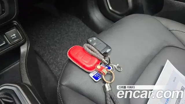 Jeep Renegade 2022 — ფოტო 23/32