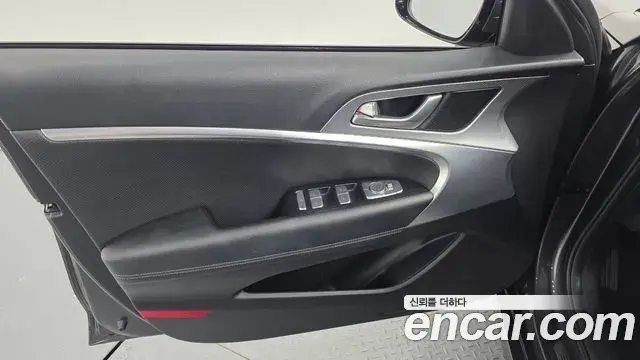 Genesis G70 2021 — ფოტო 28/30