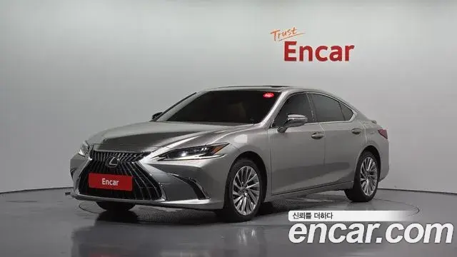 Lexus ES300h 2023 — Photo 27/33