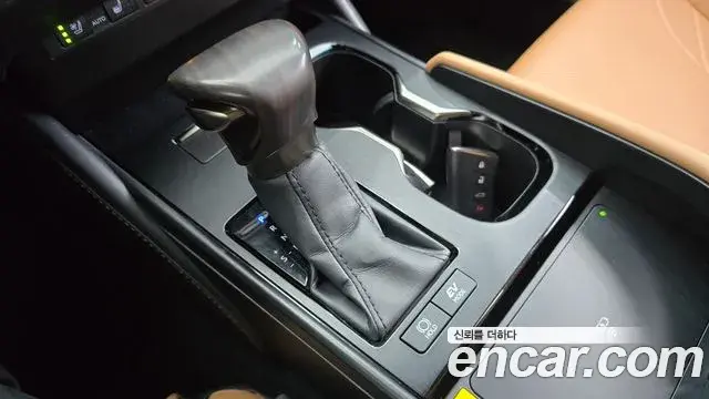 Lexus ES300h 2023 — Photo 3/33