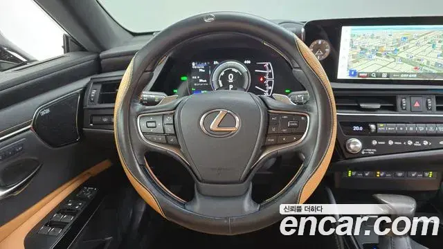 Lexus ES300h 2023 — Photo 4/33