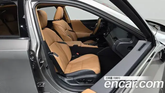 Lexus ES300h 2023 — Photo 15/33