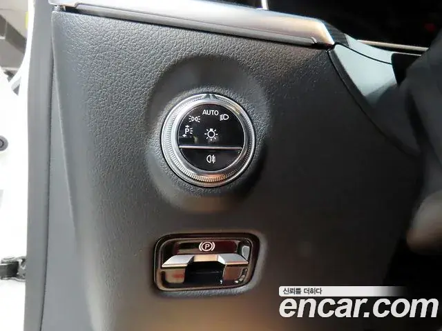 Mercedes-Benz C-Class 2026 — Фото 14/20