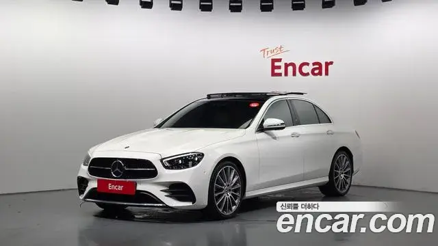 Mercedes-Benz E-Class 2021 — Photo 1/20