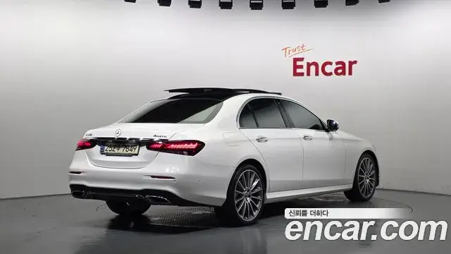 Mercedes-Benz E-Class 2021 — Photo 2/20