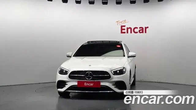 Mercedes-Benz E-Class 2021 — Photo 3/20