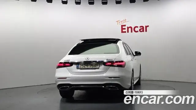 Mercedes-Benz E-Class 2021 — Photo 4/20