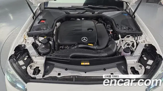 Mercedes-Benz E-Class 2021 — Photo 6/20