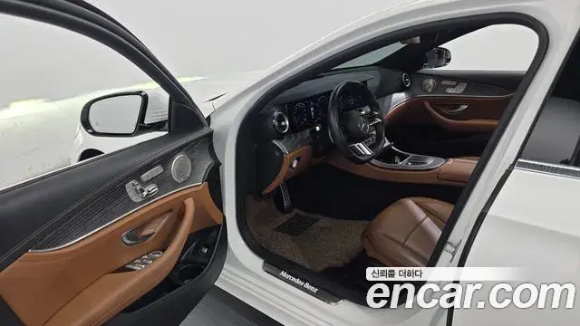 Mercedes-Benz E-Class 2021 — Photo 10/20