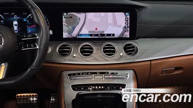 Mercedes-Benz E-Class 2021 — Photo 13/20