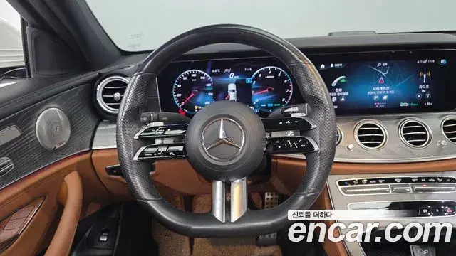 Mercedes-Benz E-Class 2021 — Photo 14/20