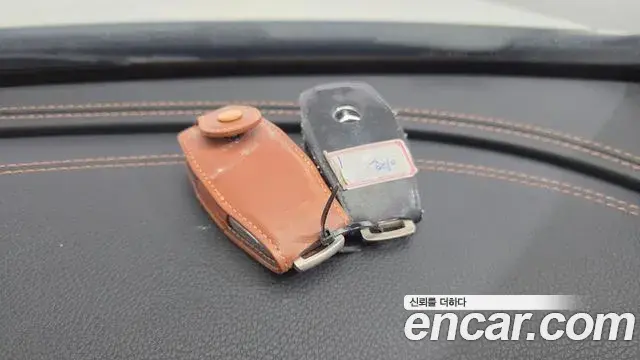 Mercedes-Benz E-Class 2021 — Photo 16/20
