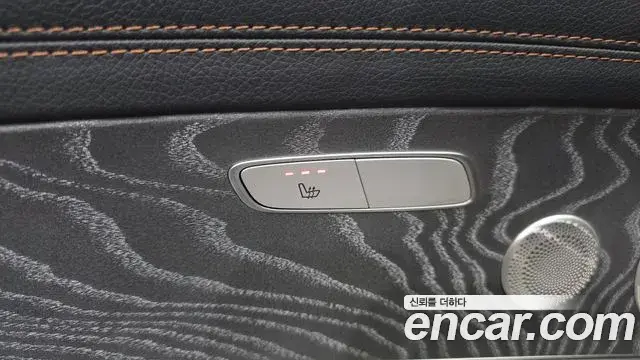 Mercedes-Benz E-Class 2021 — Photo 18/20